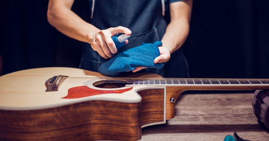 چگونه خیلی راحت و ساده گیتار را تمیز کنیم؟